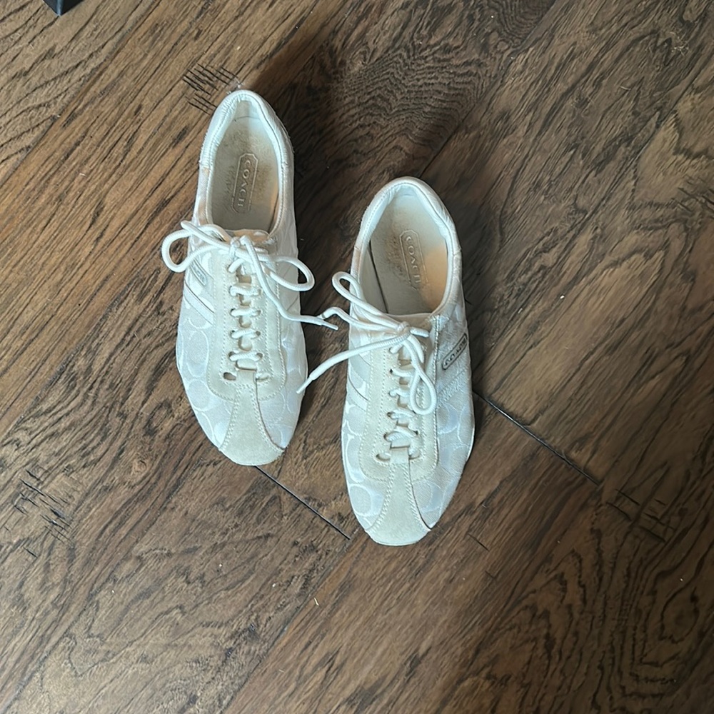 Coach shoes cream white size 8M in good condition